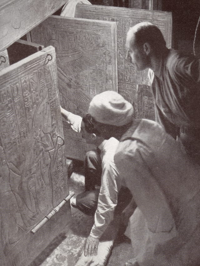 6 Mart 1924’te Tutankamon’un mumyasının bulunduğu lahit açıldı.