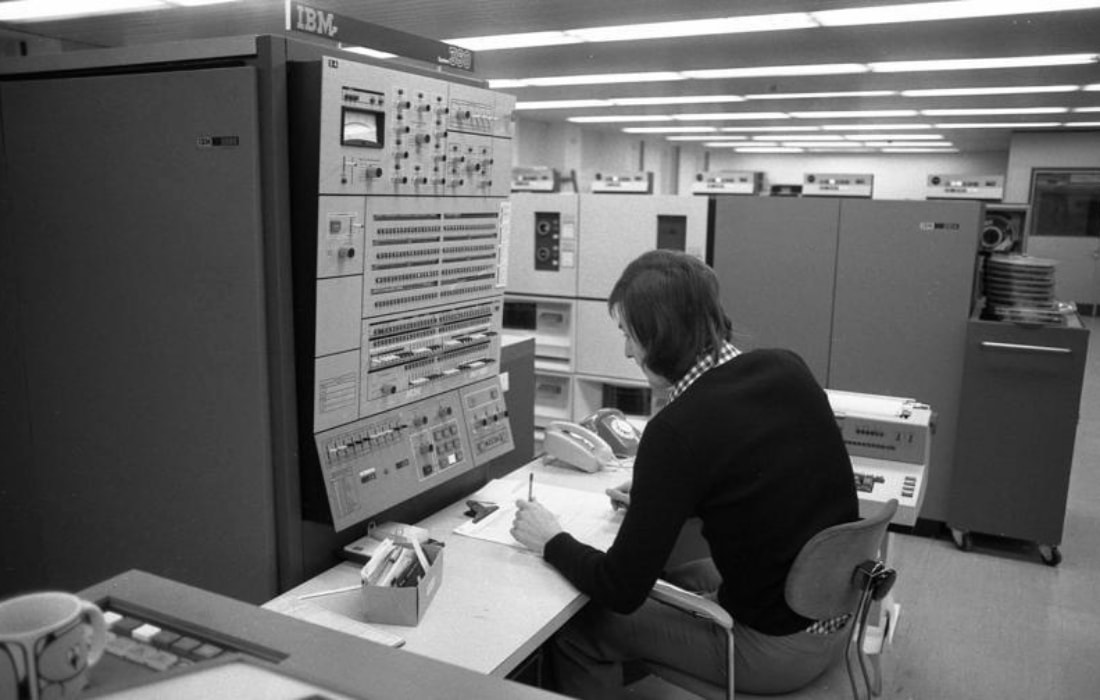 Üçüncü kuşak bilgisayarlardan IBM 360Görsel kaynağı: Wikipedia (Bundesarchiv)