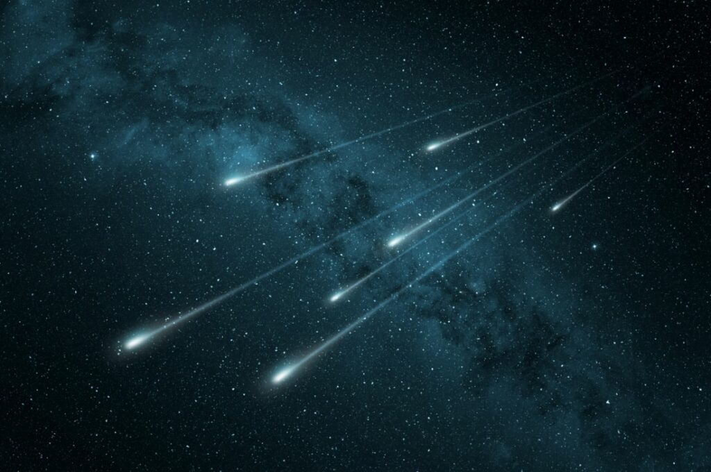 meteorlar Venüs ile Satürn<br>Yan Yana Geliyor!