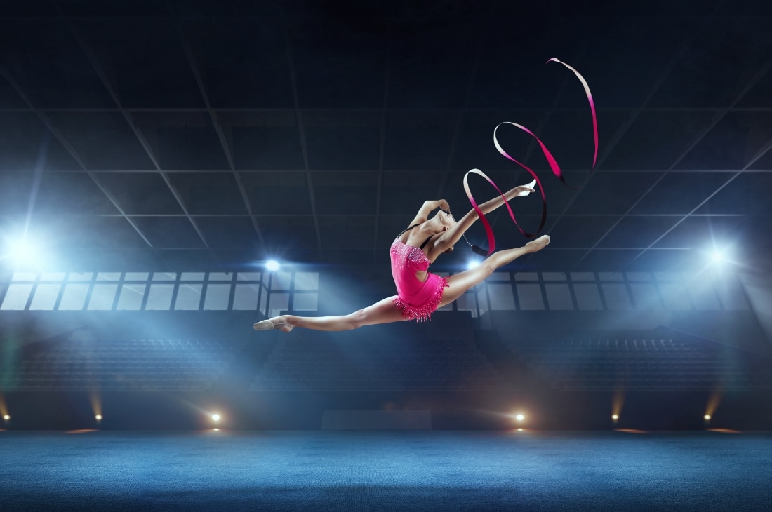 Ritmik cimnastik, cimnastiğin yalnızca kadınların yaptığı bir dalıdır. Olimpiyatlarda 1984’ten itibaren yer almaktadır.