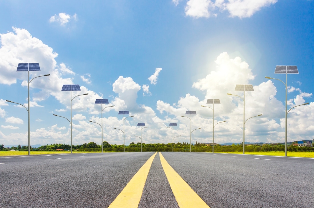 güneş enerjili yol aydınlatması