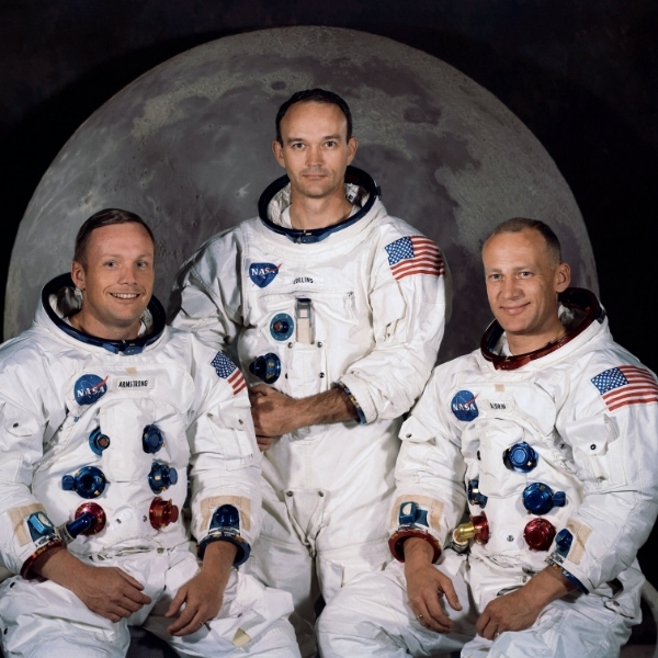 Ay'a giden astronotlar.